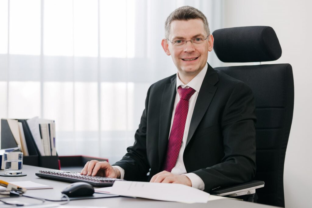 Notar Dr. Georg Seitz